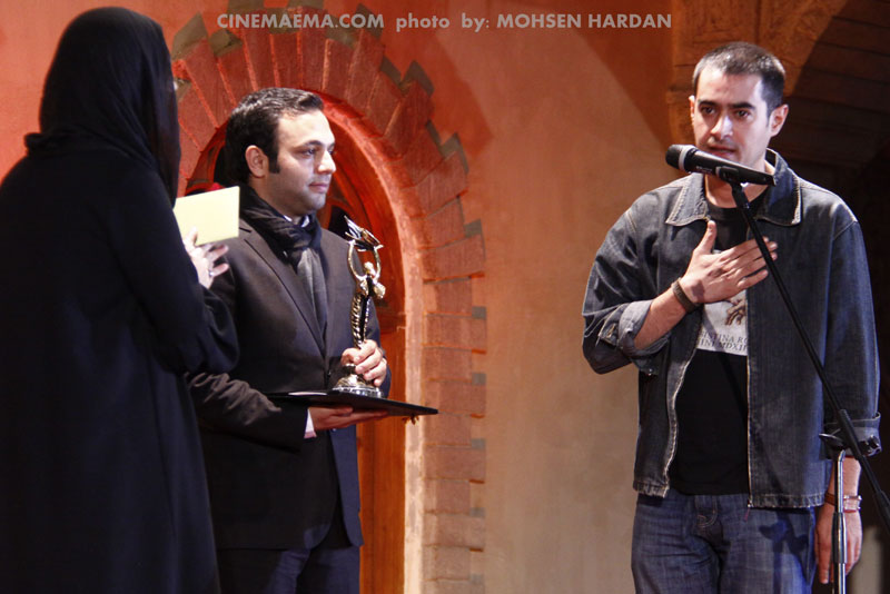 شهاب حسینی برای بهترین بازیگر مکمل مرد (جدایی نادر از سیمین) از هنگامه قاضیانی و صابر ابر تندیس گرفت