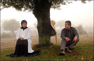 فریدون حسن‌پور با دو فیلم «بالاتر از آسمان» و «نشانی» در جشنواره فجر شرکت می‌کند